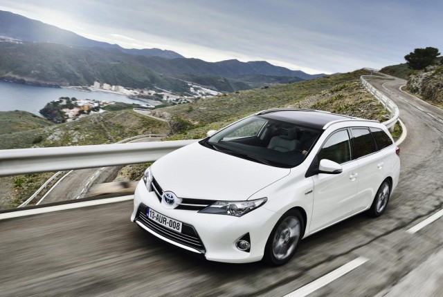 New Toyota Auris Touring Sports (2).jpg